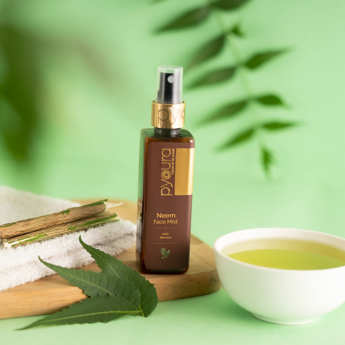 Youthful & Clear Skin Face Kit <h4> Pure extracts of natural ingredients <h4> <h6> Pack of 50 ml, 100 ml Face Mist and 1 Face Mask 35 gm <h6>